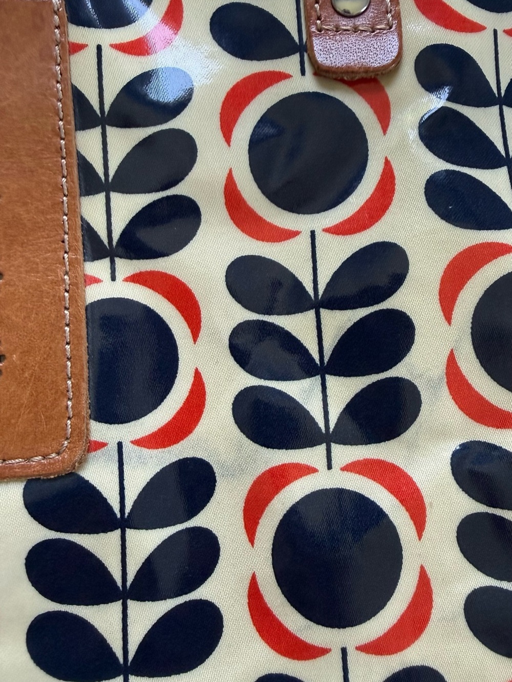 Orla Kiely Classic Flower and Stem Pattern Bag - Picture 10 of 16